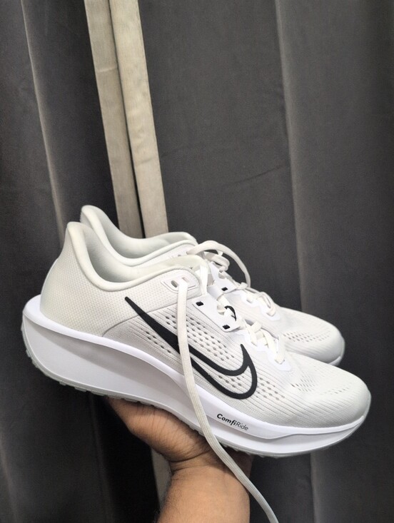 Nike Shoes - Nike Women's Quest 6 Running Shoes Size 9.5